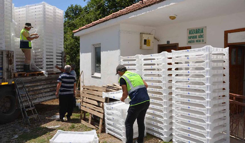 Büyükşehir’den 51 üreticiye ipek böceği beslenme tablası