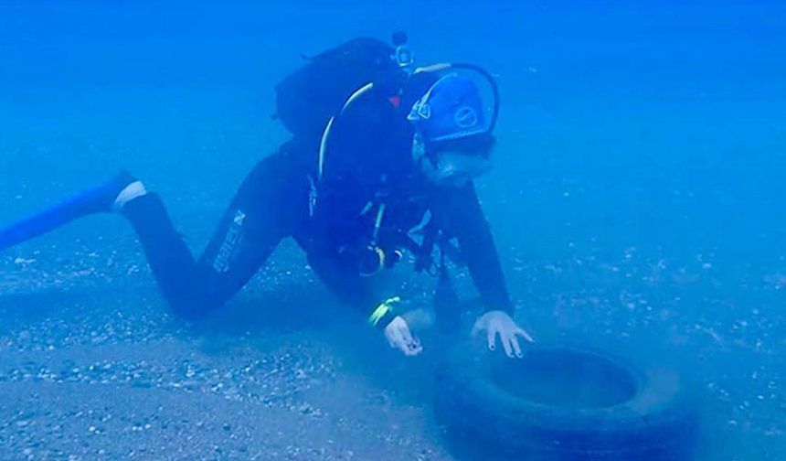 Carettalar için deniz dibi temizliği yapıldı