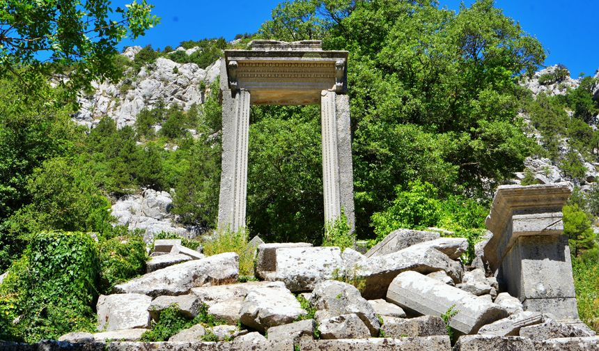 Termessos’ta İlk Kez Kazı Başladı: Anıt Mezar Ayağa Kaldırılıyor