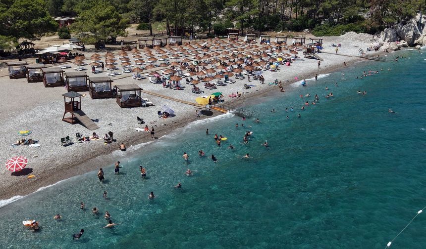 Antalya Turizmde Tarihi Rekor Kırdı: Bir Günde 104 Bin Ziyaretçi!