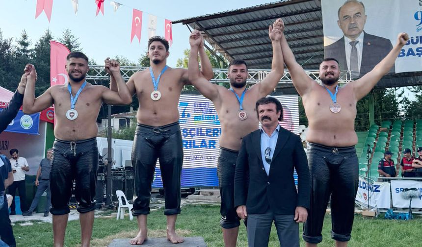 Kemer Belediyesi Güreşçilerinden Ordu'da Çifte Kürsü!