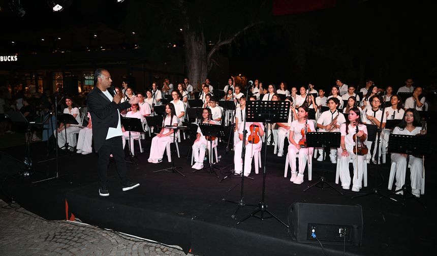 Kemer Gençlik Orkestrası'ndan Hayvanlara Destek Konseri