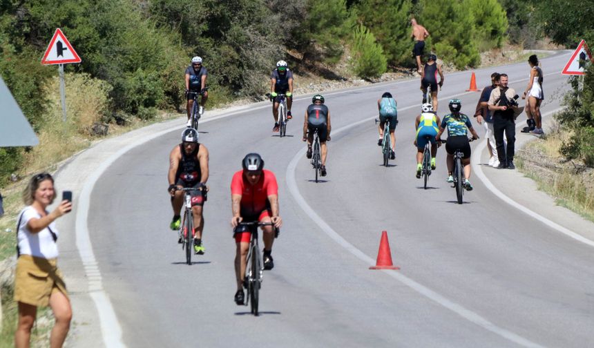 Salda Gölü'nde Triatlon Heyecanı!
