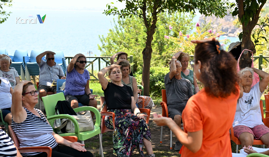 Antalya’da Kıdemli Kent Sakinleri Yoga ve Meditasyonla Sağlıklarını Destekledi