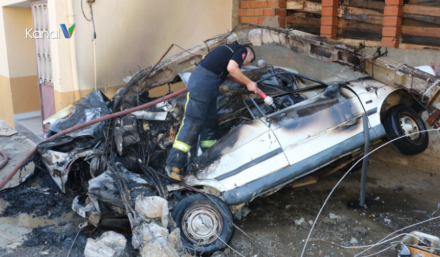 Antalya’da Freni Boşalan Çöp Kamyonu Direği Devirdi, 2 Otomobili Ezdi