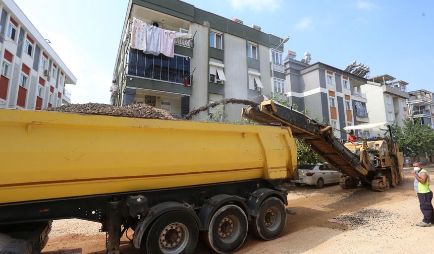 Yeni Emek Mahallesi’nde 5 Sokakta Yol Yenileme Çalışması Başladı