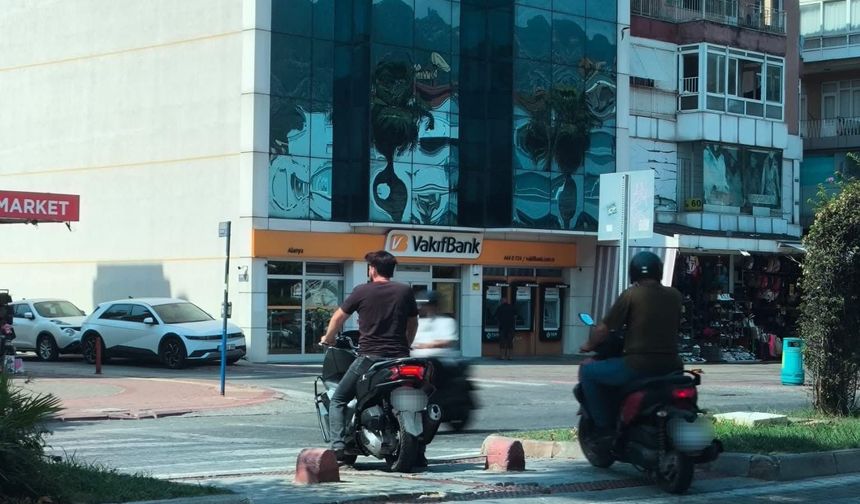 Alanya'da Yaya Yollarını İşgal Eden Motosikletlilere Ceza