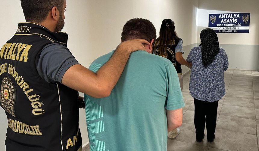 Antalya'da Vize ve Tatil Dolandırıcıları Yakalandı
