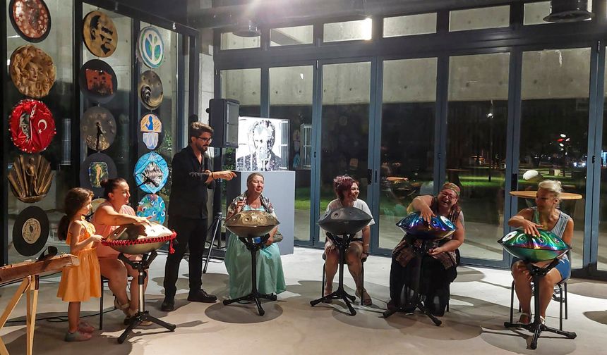 Muratpaşa'da Santur ve Hangdrum Atölyesi Düzenlendi