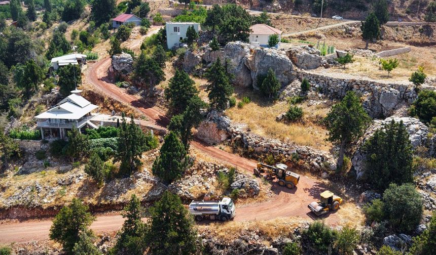 Konyaaltı'nda Yol Çalışmaları Sürüyor