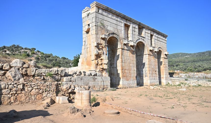 Vali Şahin, Patara ve Ksanthos Antik Kentlerini İnceledi