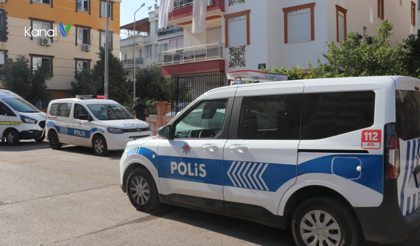 Cezaevinden Çıktı, Eski Sevgilisi ve Arkadaşını Bıçakladı