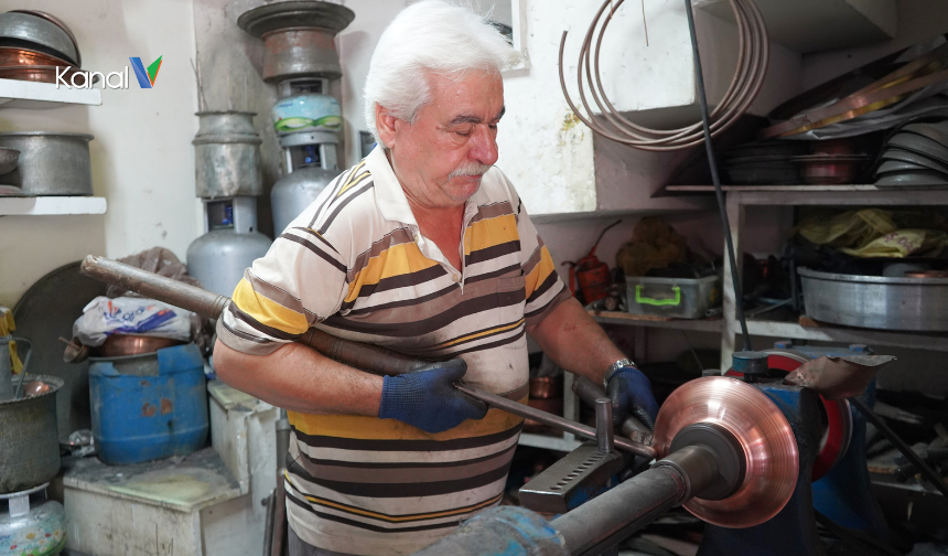 Antalya’da 54 Yıllık Bakırcı: “Bakır, Sağlığa Şifa Verir”