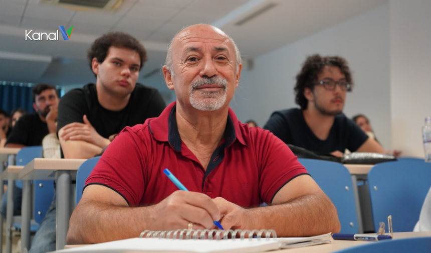 63 Yaşında Yeniden Üniversiteli Oldu