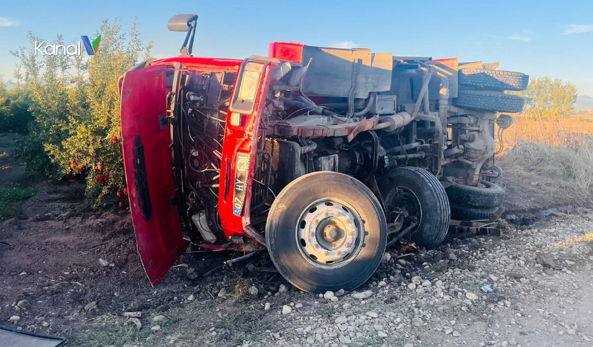 Serik’te Yangına Giden İtfaiye Aracı Devrildi: 2 Yaralı