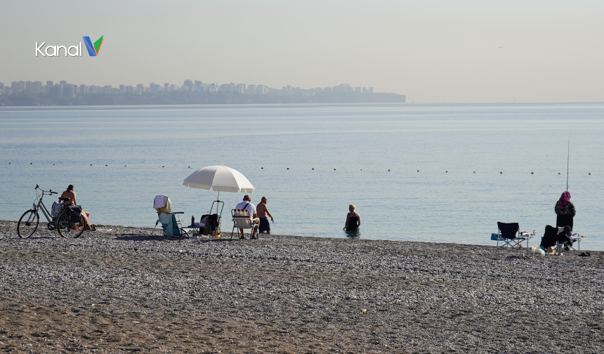 Antalya’da Kasımda Yaz: Konyaaltı’nda Deniz Keyfi