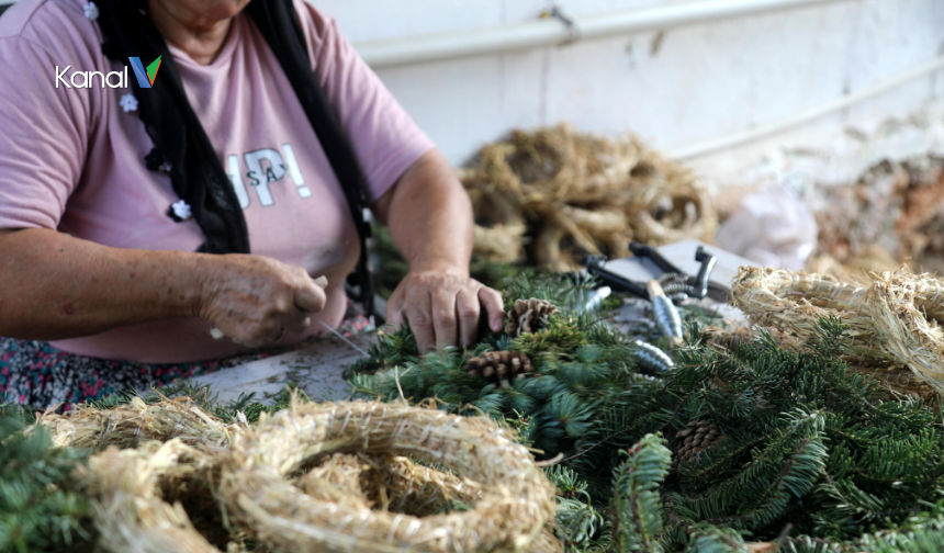 Antalyalı Kadınların Noel Çelenkleri 20 Ülkeye Gidiyor