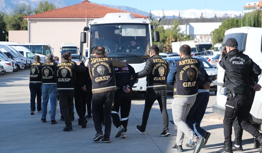Antalya'da 'Sahte Polis' Operasyonu ile 4 Milyon Dolarlık Kripto Vurgunu