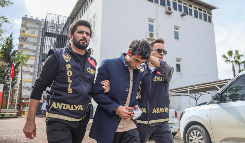 Delil Karartmak İçin Cep Telefonunu Foseptiğe Atmış