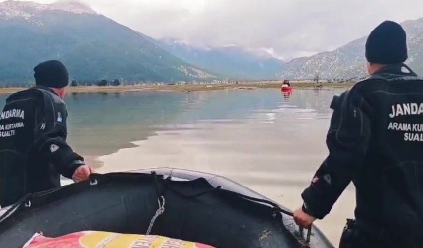 Yaylada Mahsur Kalan Çoban ve Hayvanlara Botla Erzak Ulaştırıldı