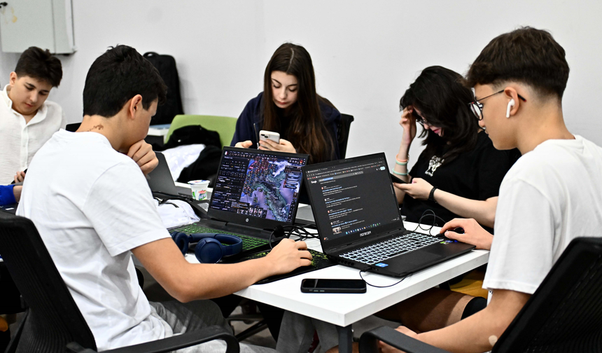 Yapay Zeka ile Görsel Üretim Atölyesi Başlıyor