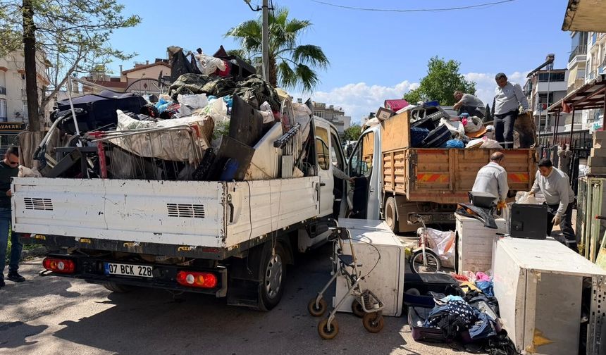 16 Kamyon Çöp Çıkarılan Evden 4 Kamyon Daha Çıktı