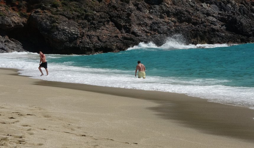 Türkiye'de Kış Antalya'da Yaz Yaşanıyor