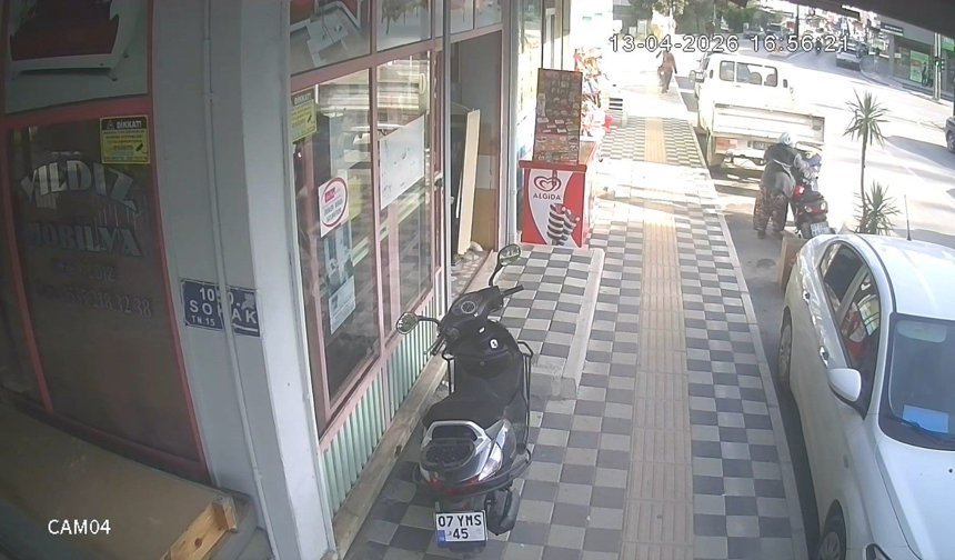 Kendi Motosikleti Gibi Çalıp Götürmesi Saniyeler Sürdü