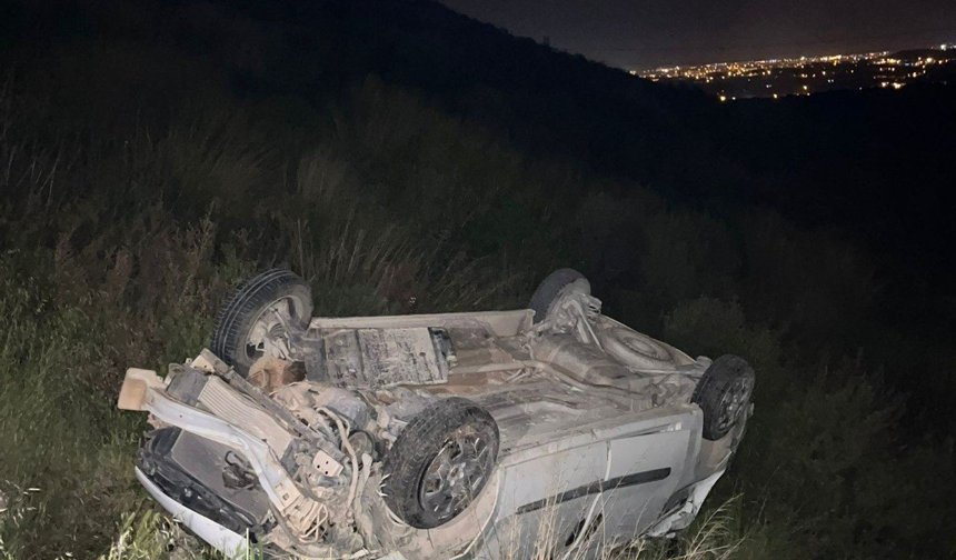 Antikent Girişinde Araç Şarampole Yuvarlandı: 2 Yaralı