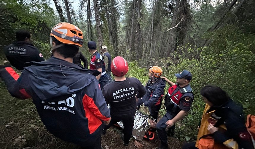 Antalya’da Uçurumdan Düşen Adam Yaralı Kurtarıldı
