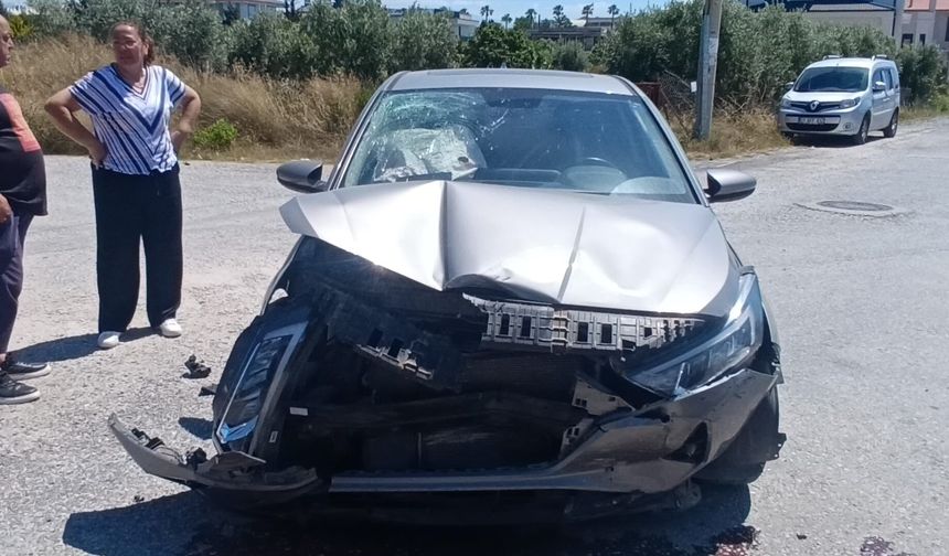 Kontrolsüz Kavşakta Kaza: Sürücüler Yaralandı