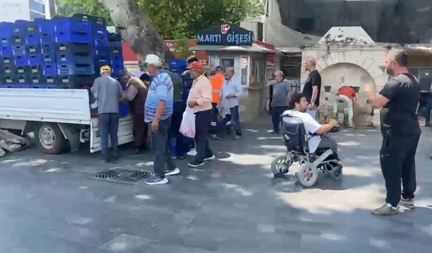 4 Ton Domatesi Ücretsiz Dağıttı