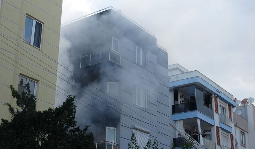 Antalya'da 1 ay önce taşındıkları daire küle döndü