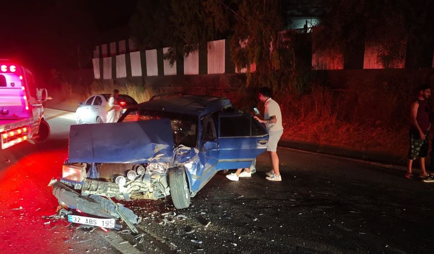Manavgat'ta 3 araçlı zincirleme kaza