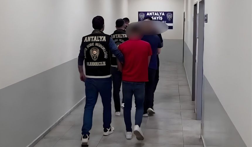 Antalya'da 1,2 Milyon Liralık Dolandırıcılığa 4 Tutuklama