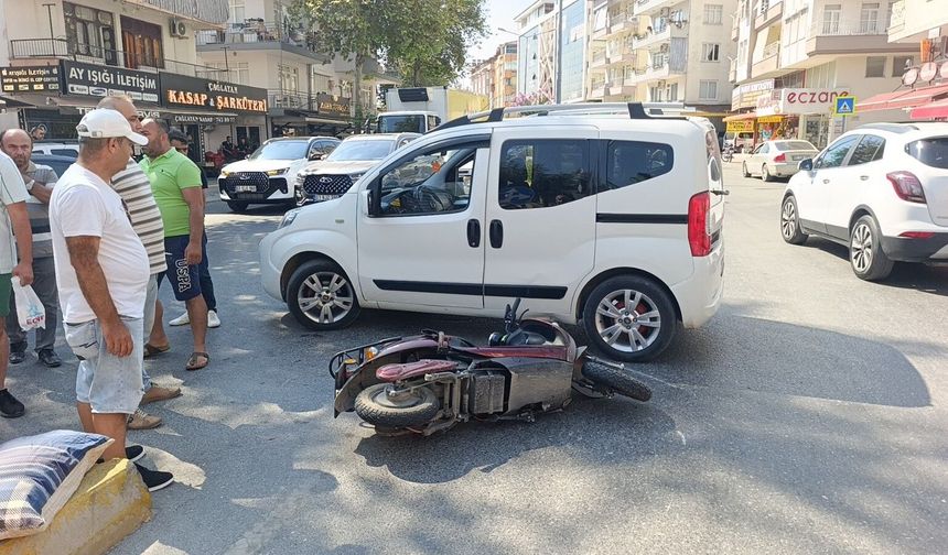 'U' dönüşü yapan araç motosikletle çarpıştı