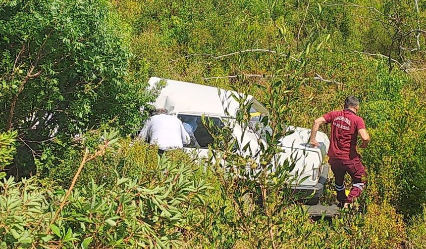 Kontrolden çıkan otomobil şarampole uçtu