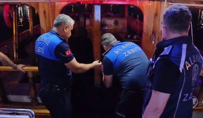 Tur teknesi çalışanlarının kavgası iki tekneyi mühürletti