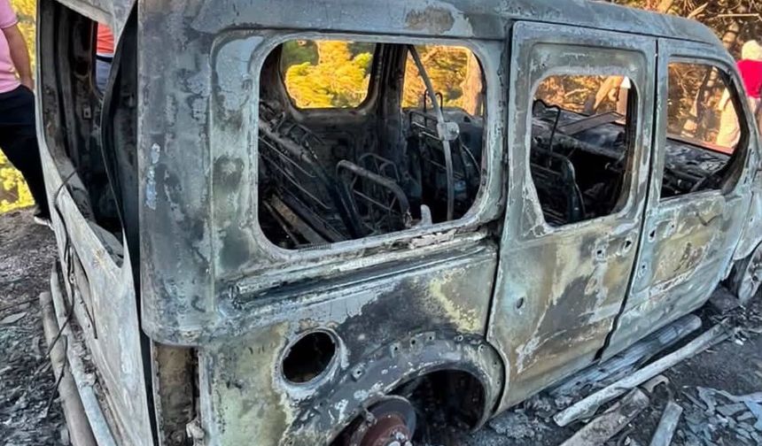 Alanya'da çalılık alandaki yangında ev ve araç zarar gördü