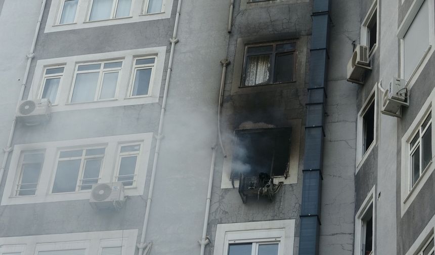 Apartmanda yangın paniği: 5 kişi dumandan etkilendi