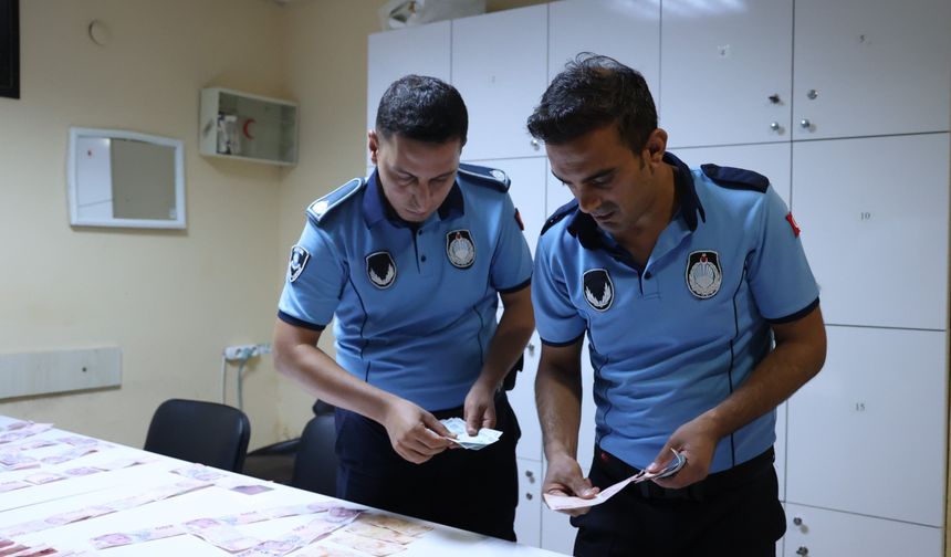 Antalya'da yakalanan dilencinin üzerinden 17 bin TL çıktı