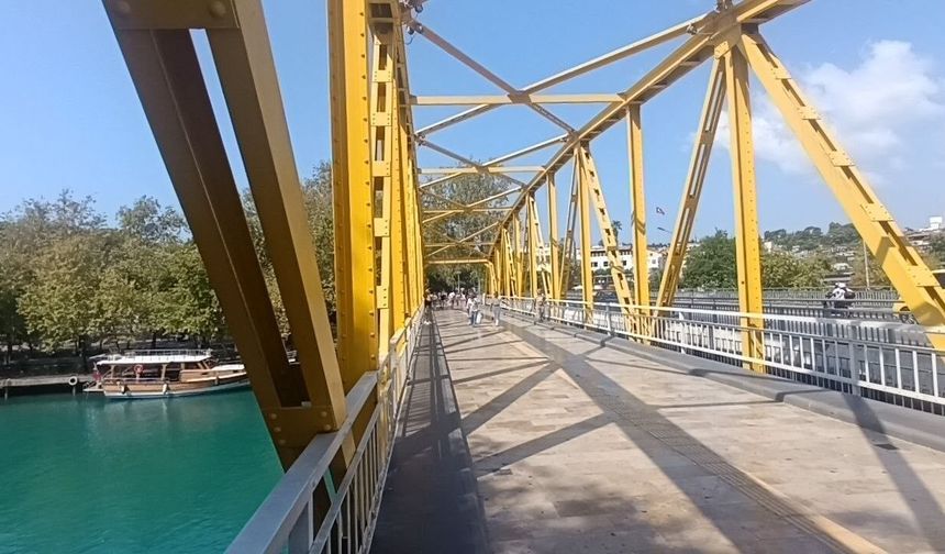 Manavgat Irmağı'nda çocukların tehlikeli serinliği