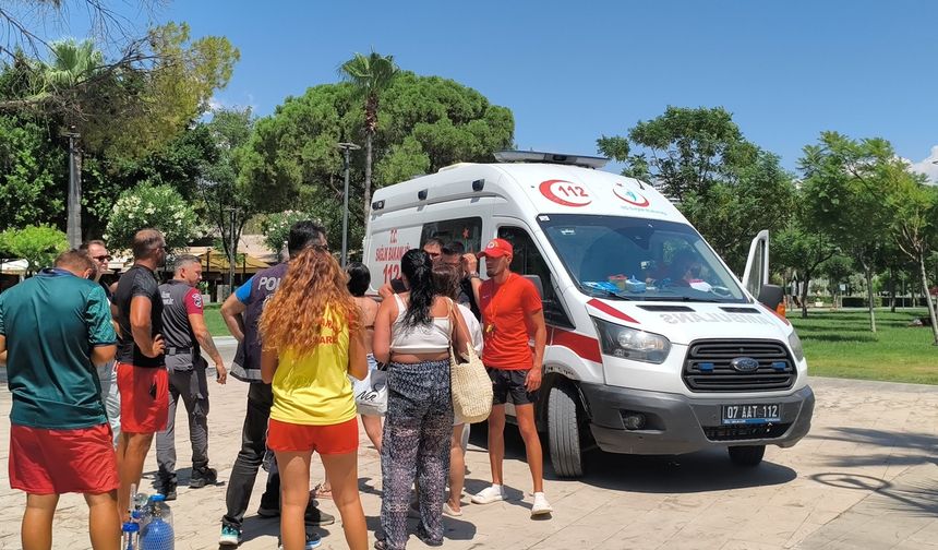 Boğulma tehlikesi geçiren genci cankurtaranlar kurtardı