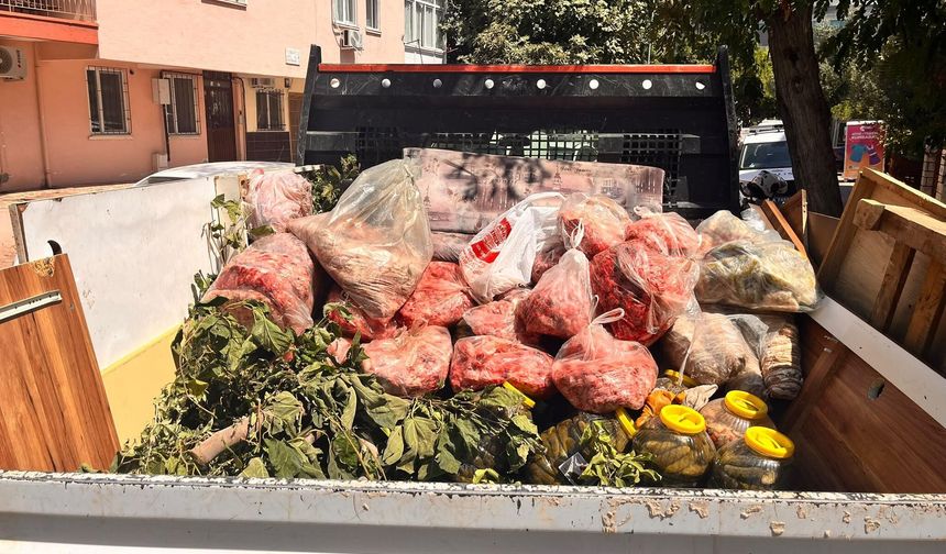 Tarihi geçmiş 152 kilo et ve 20 bidon turşuya el konuldu