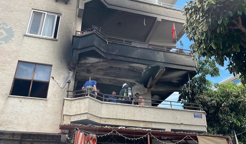 Alanya’da daire alevlere teslim oldu