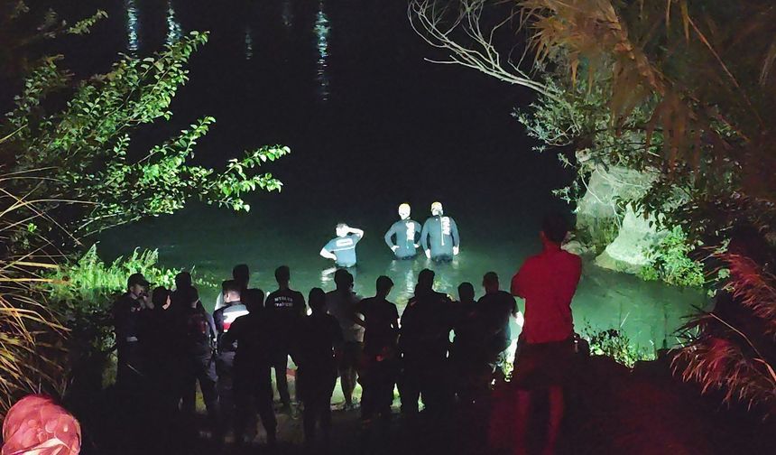 Manavgat Şelalesi’nde mahsur kalan 6 kişi kurtarıldı