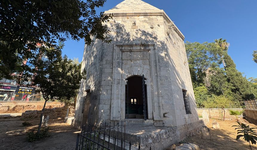 Antalya’da 649 yıllık tarihi türbe zamana meydan okuyor