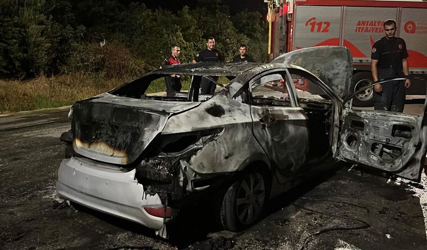 Alanya'da seyir halindeki otomobil alevlere teslim oldu