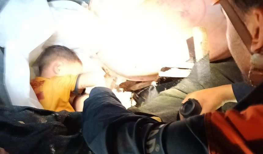 Antalya’da kaybolan çocuk evinin bahçesinde uyurken bulundu