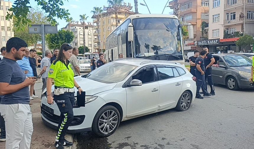Otobüs ile otomobil çarpıştı: 2 yaralı